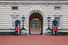 A Royal Guard At Buckingham Palace Editorial Image Image 29381350