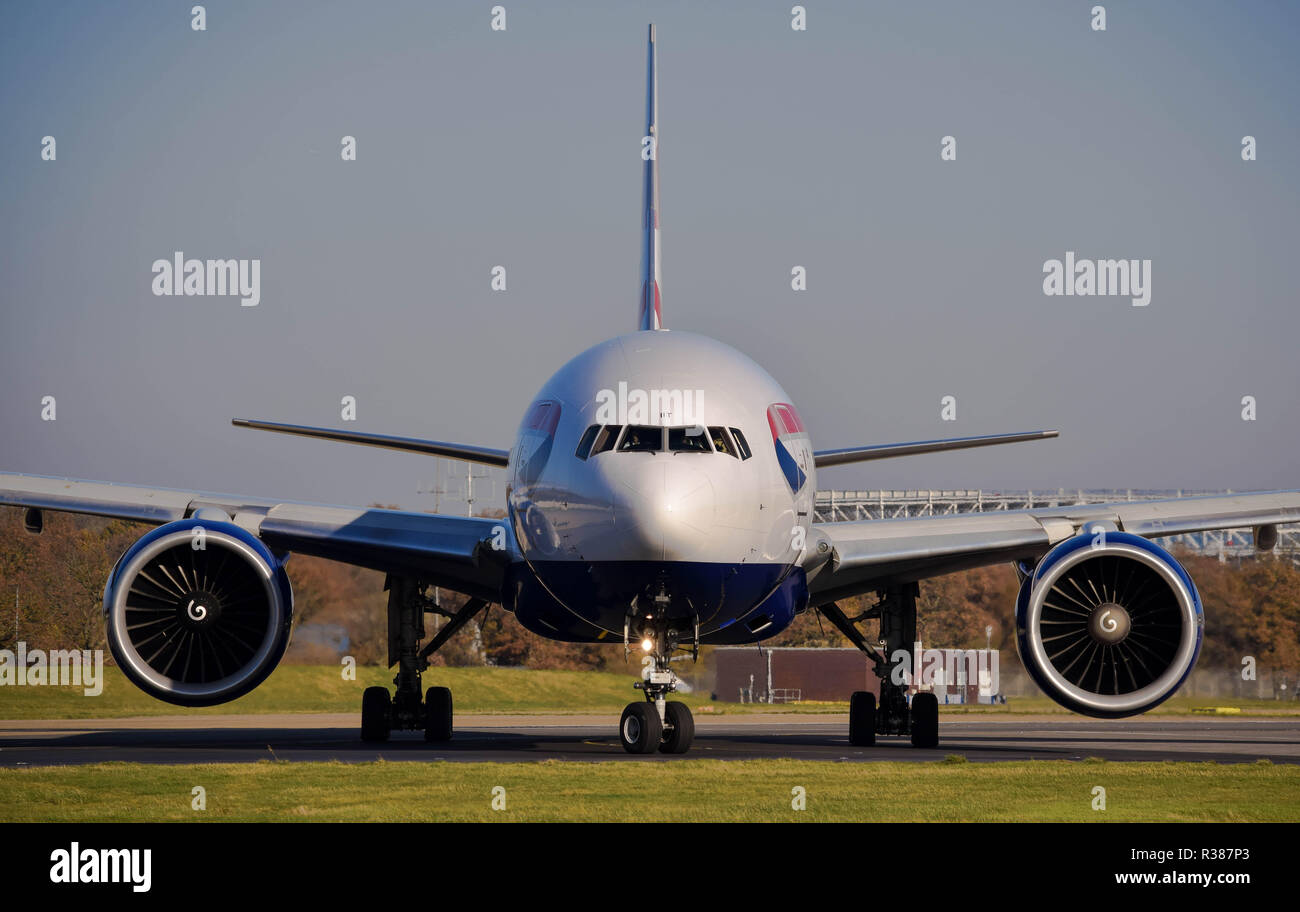 British Airways Boeing 777 200 At Gatwick Airport Stock Photo Alamy