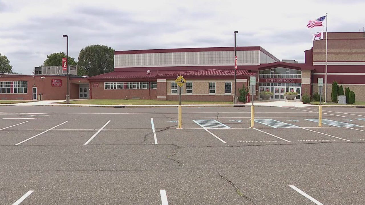 Covid 19 Cases Closes Lenape High School For In Person Learning